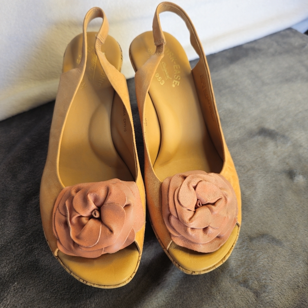 Kork-Ease IRENE Peep‎ Toe Wedge Sandal Tan Leather  pink Flower Womens Size 8